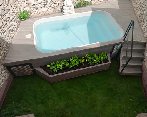 Pequeña piscina elevada de poliester en blanco Valeria para terraza